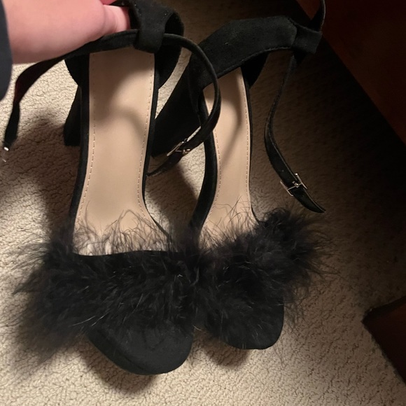 Black fluffy heals. Size 6.5 never worn before - Picture 2 of 3